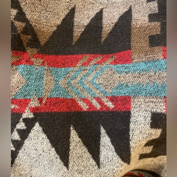 Southwest Aztec blanket button front poncho size small but can fit many sizes - Picture 4 of 6